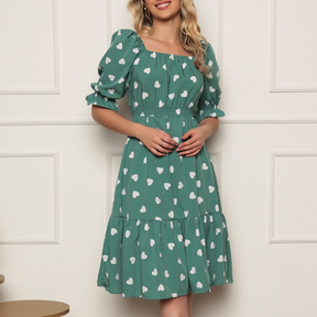 Vestido midi feminino coração, bolinhas, decote quadrado e mangas curtas bufantes, corte A, franzido, bainha com babados