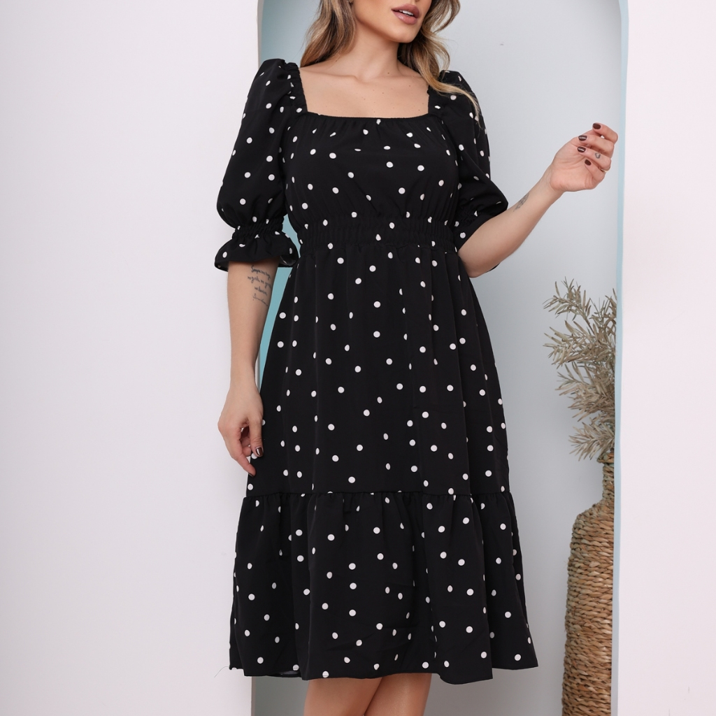 Vestido midi feminino coração, bolinhas, decote quadrado e mangas curtas bufantes, corte A, franzido, bainha com babados