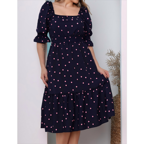 Vestido midi feminino coração, bolinhas, decote quadrado e mangas curtas bufantes, corte A, franzido, bainha com babados