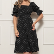 Vestido midi feminino coração, bolinhas, decote quadrado e mangas curtas bufantes, corte A, franzido, bainha com babados