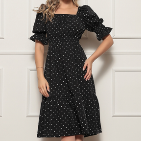 Vestido midi feminino coração, bolinhas, decote quadrado e mangas curtas bufantes, corte A, franzido, bainha com babados