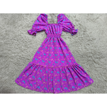 Vestido midi feminino coração, bolinhas, decote quadrado e mangas curtas bufantes, corte A, franzido, bainha com babados