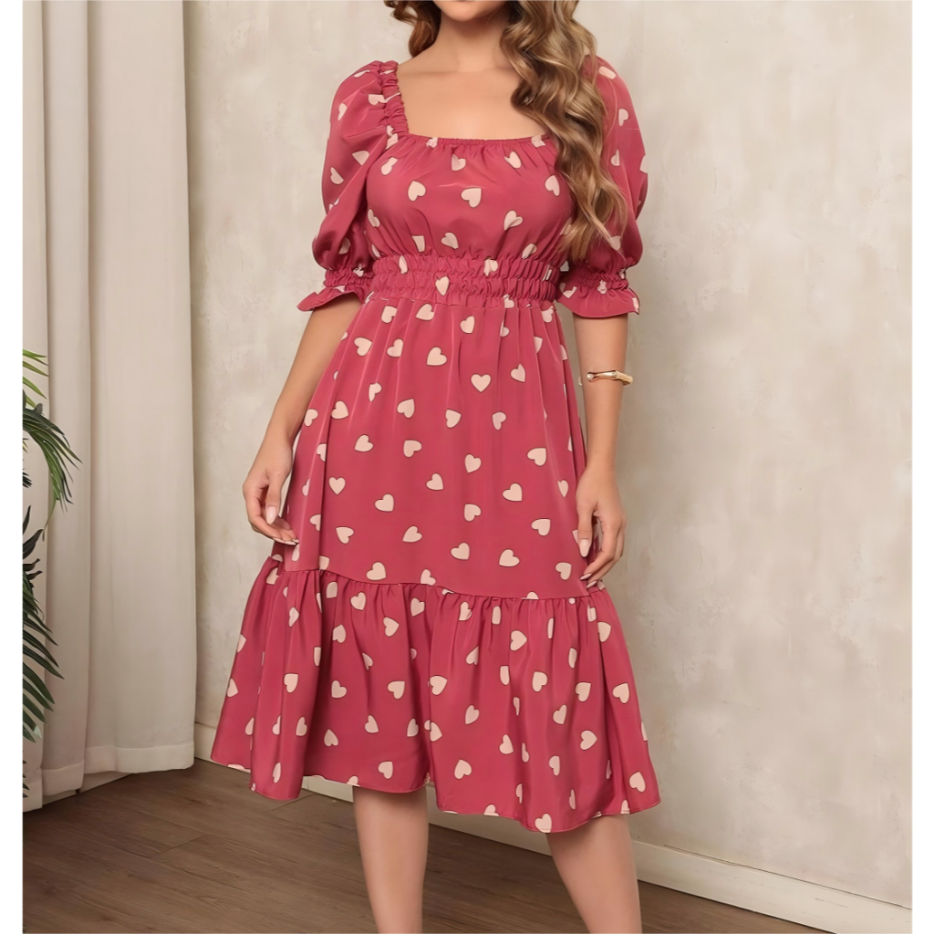 Vestido midi feminino coração, bolinhas, decote quadrado e mangas curtas bufantes, corte A, franzido, bainha com babados