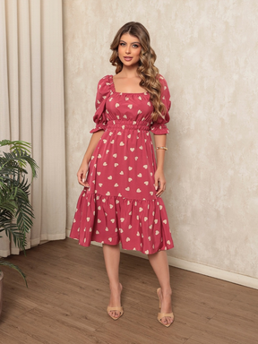 Vestido midi feminino coração, bolinhas, decote quadrado e mangas curtas bufantes, corte A, franzido, bainha com babados