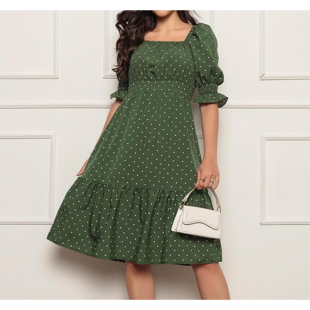 Vestido midi feminino coração, bolinhas, decote quadrado e mangas curtas bufantes, corte A, franzido, bainha com babados