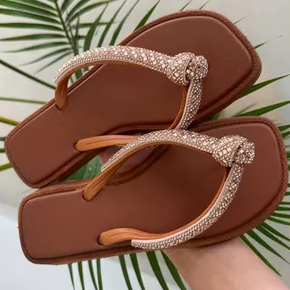 ⭐Chinelo feminino confortável de dedo com correias detalhe nó de brilho strass bico quadrado - 